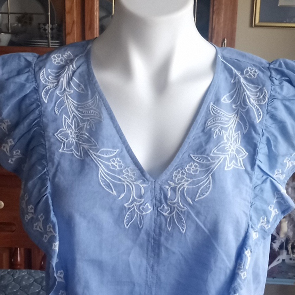 LOFT Ruffle Top - Picture 3 of 7